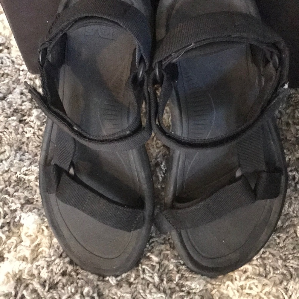Black Tevas unisex